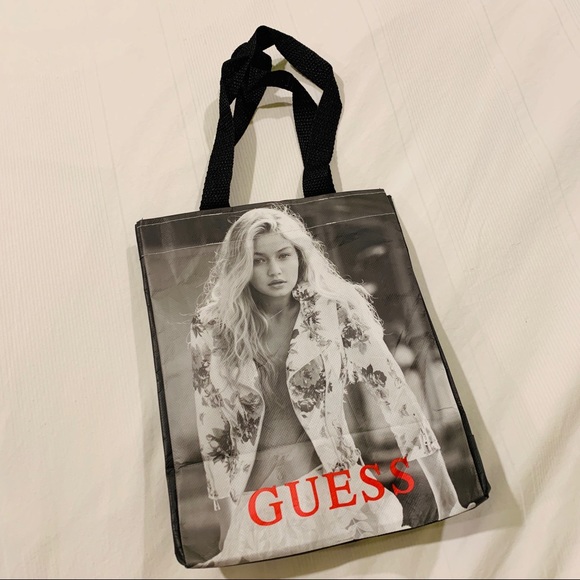 ✨ GIGI HADID GUESS BAG ✨ - Picture 3 of 5